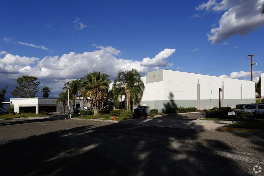 3474 Niki Way, Riverside, CA à louer - Photo du bâtiment - Image 2 de 3
