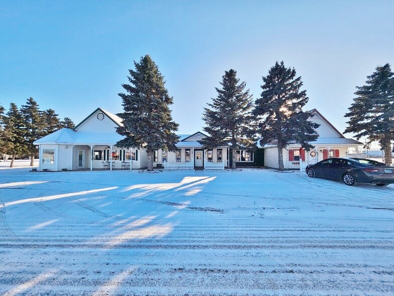 104-106 Hwy 2 SW, Rugby, ND for sale - Primary Photo - Image 1 of 39