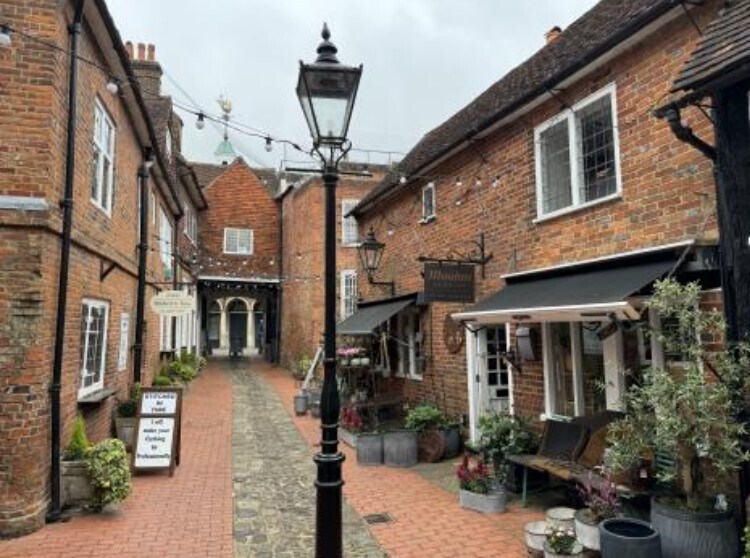 1 Borelli Yard, Farnham à louer - Photo du bâtiment - Image 3 de 3
