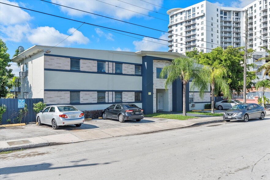 Income-Producing Redevelopment portfolio of 2 properties for sale on LoopNet.ca - Building Photo - Image 3 of 23