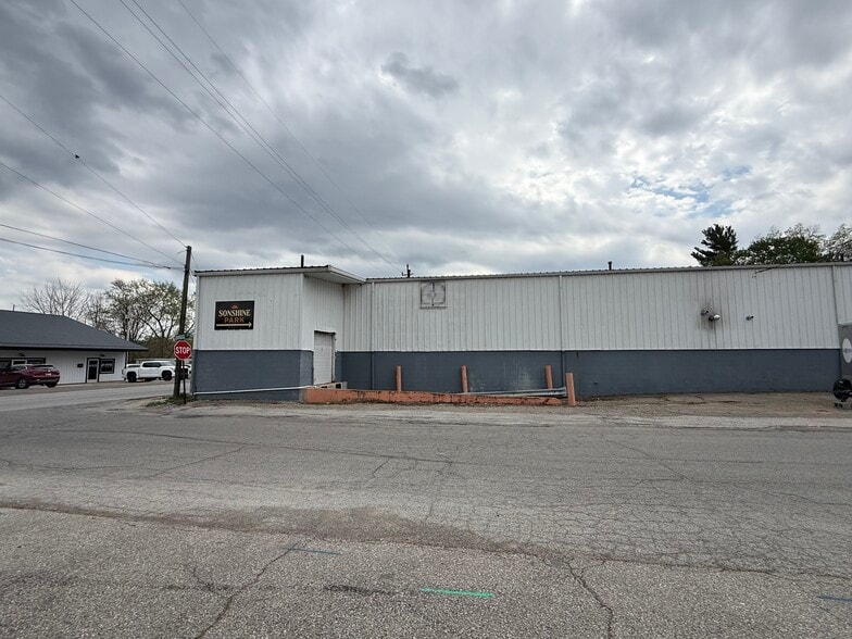 230 Bridge St, Mooresville, IN à louer - Photo du bâtiment - Image 2 de 13