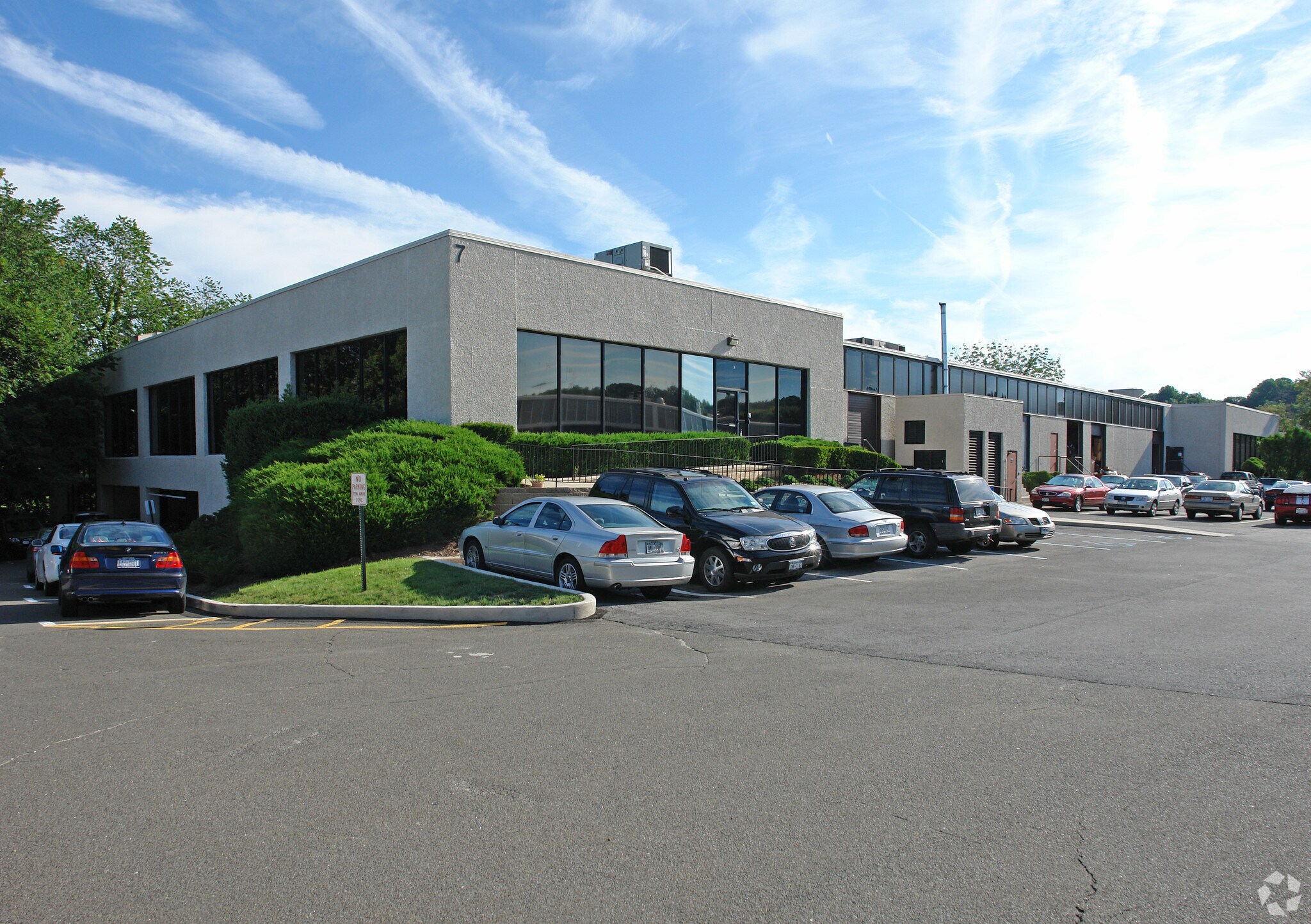 7 Westchester Plz, Elmsford, NY à louer Photo principale- Image 1 de 3