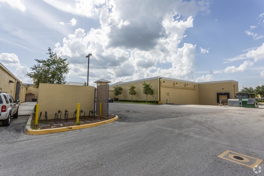 1808 Tamiami Trl, Port Charlotte, FL à louer - Photo du bâtiment - Image 2 de 5