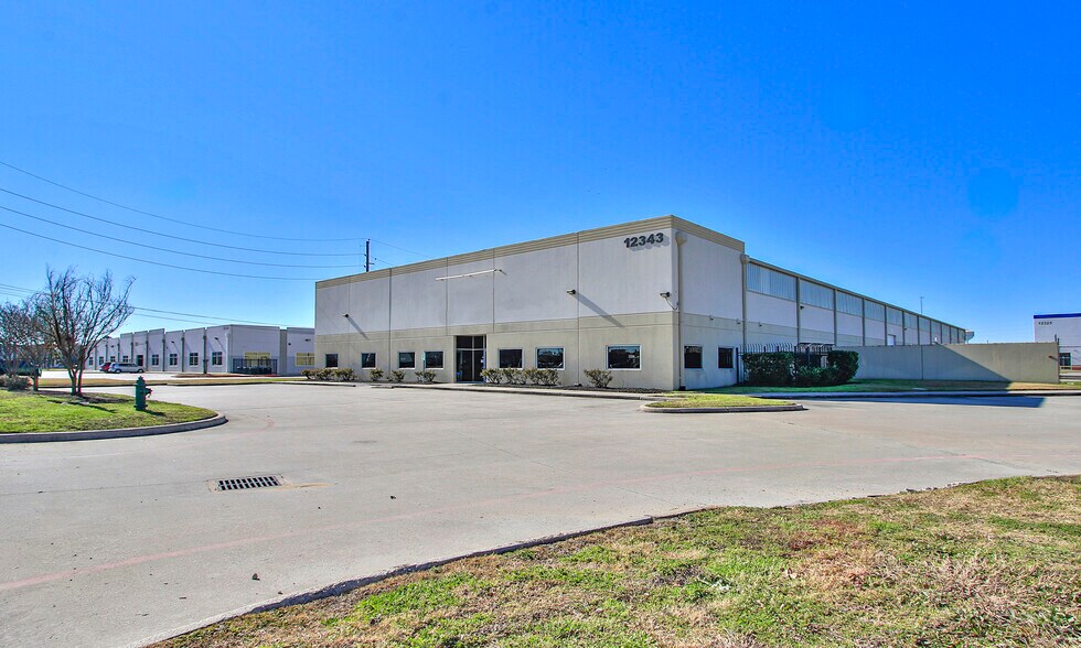 12343 Cutten Rd, Houston, TX à louer - Photo du bâtiment - Image 1 de 10