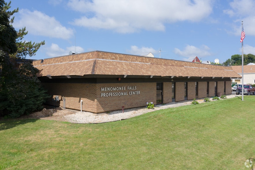 N89W16785 Appleton Ave, Menomonee Falls, WI for lease - Building Photo - Image 2 of 9