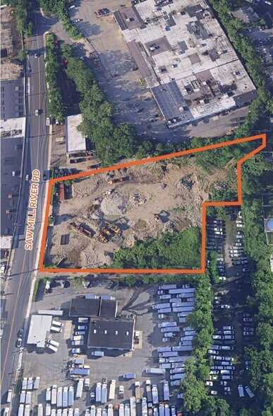 1100 Saw Mill River Rd, Yonkers, NY à louer - Photo du bâtiment - Image 1 de 5