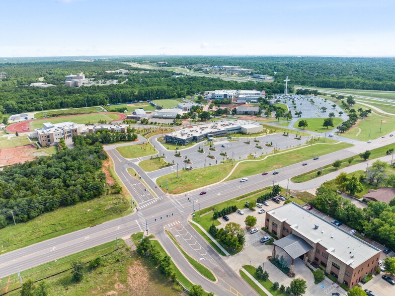 4901 E 2nd St, Edmond, OK à vendre - Photo du bâtiment - Image 3 de 7