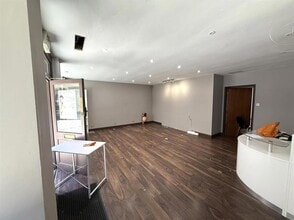 60-61 High St, Gravesend for lease Interior Photo- Image 2 of 10