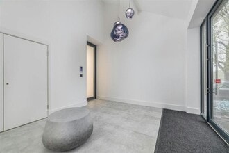 Mill Ln, Alderley Edge for lease Interior Photo- Image 2 of 20