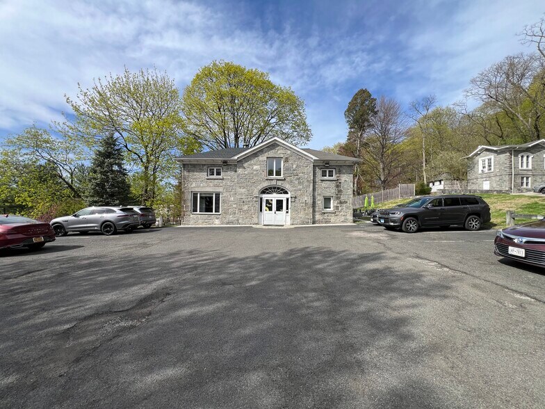 94 N Broadway, Irvington, NY à louer - Photo du bâtiment - Image 2 de 19