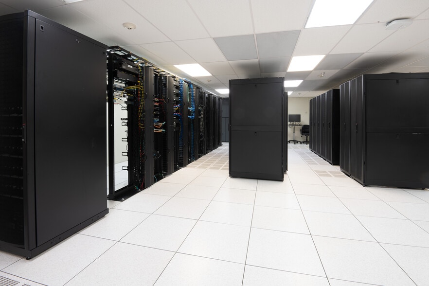 9330 Amberton Pky, Dallas, TX for lease - Interior Photo - Image 3 of 37