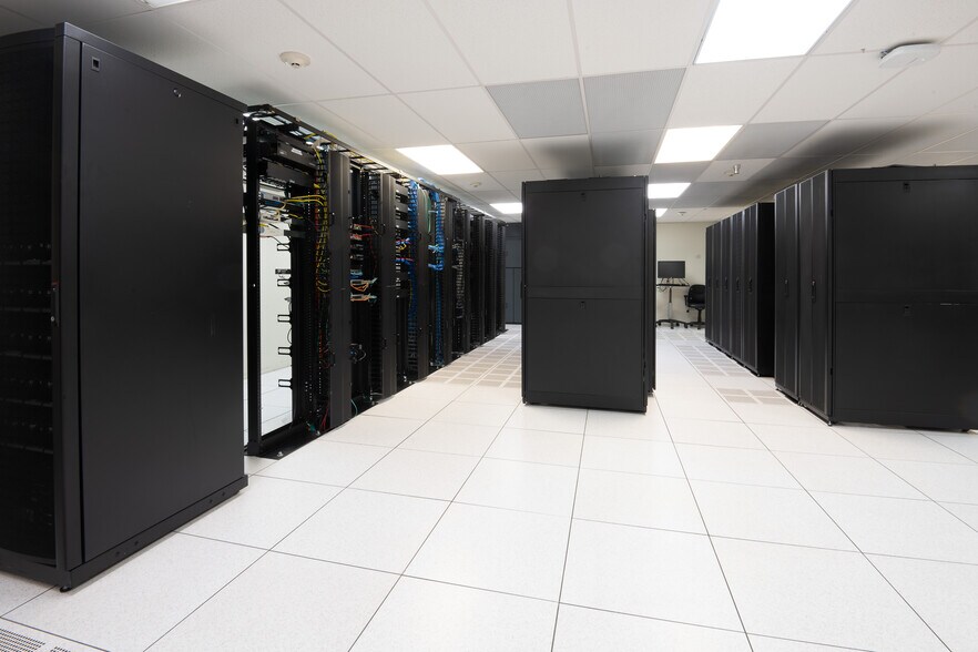 9330 Amberton Pky, Dallas, TX à louer - Photo intérieure - Image 3 de 37