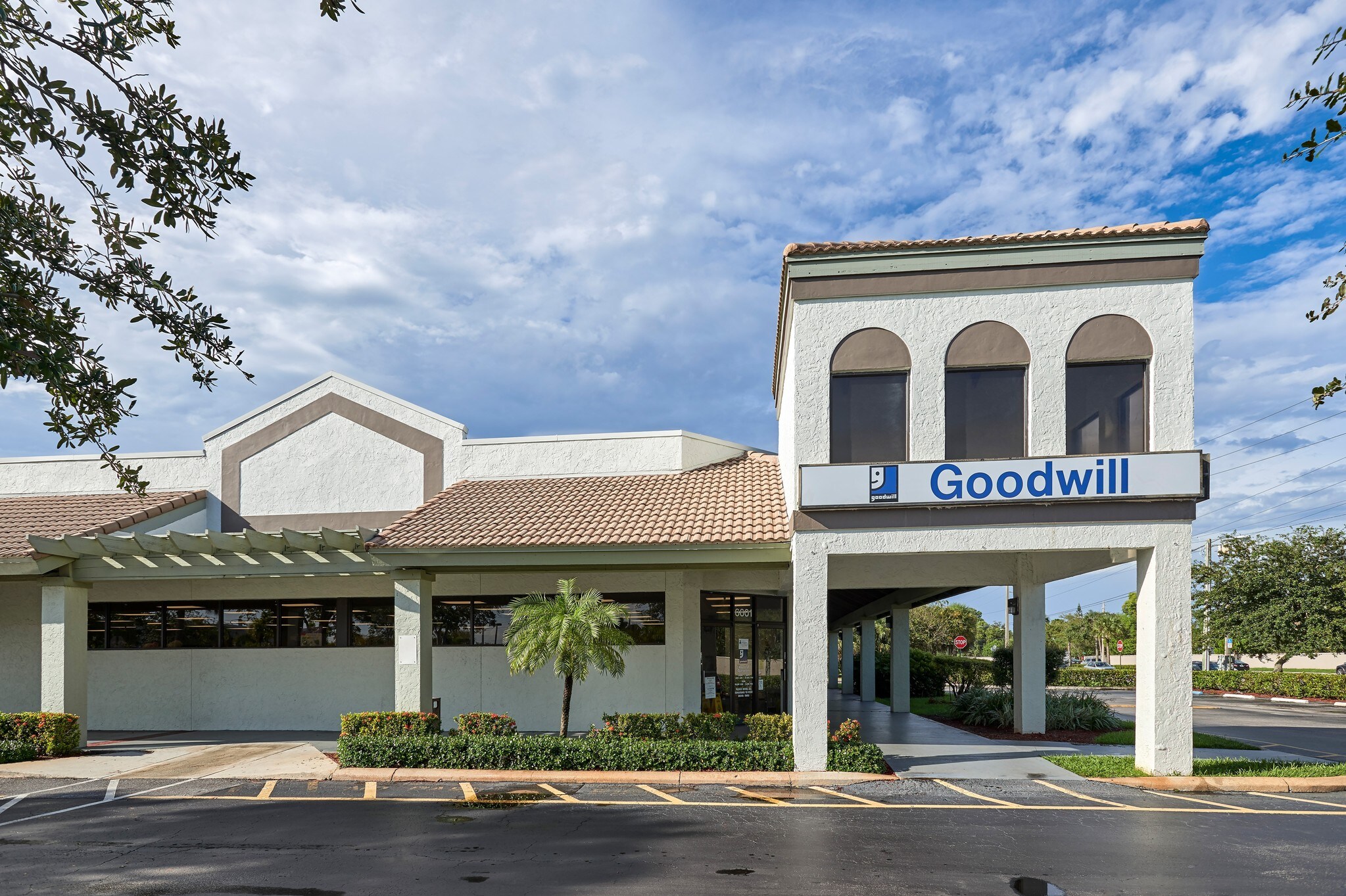 6685 Forest Hill Blvd, West Palm Beach, FL à louer Photo du bâtiment- Image 1 de 6