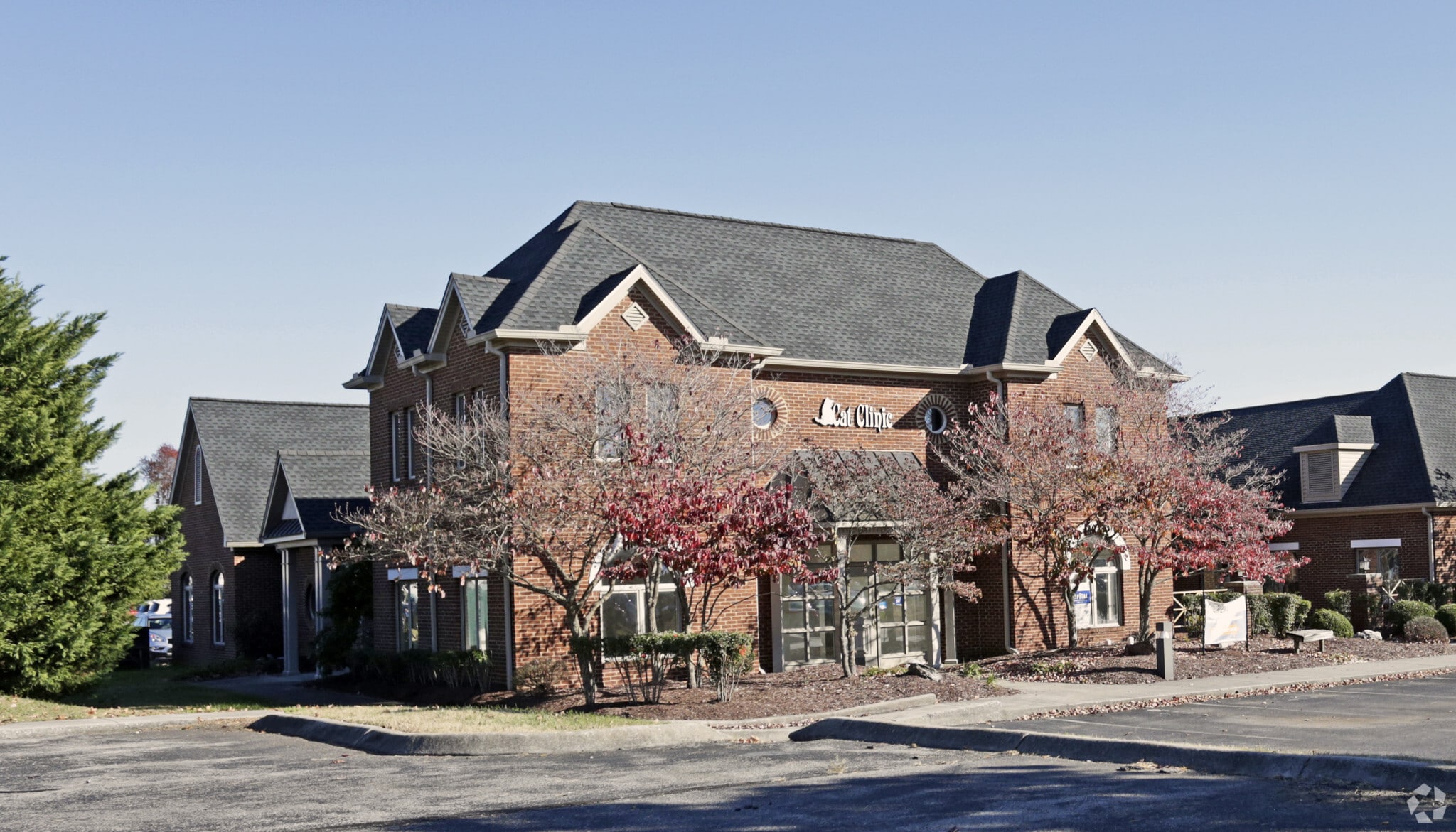 110 Perimeter Park Rd, Knoxville, TN for lease Primary Photo- Image 1 of 16
