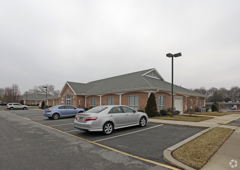 1060 S Governors Ave, Dover, DE à louer - Photo du bâtiment - Image 2 de 2