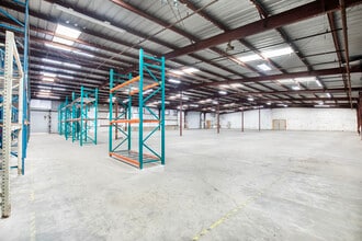 2210 Commerce Point Dr, Lakeland, FL à louer Photo intérieure- Image 2 de 9