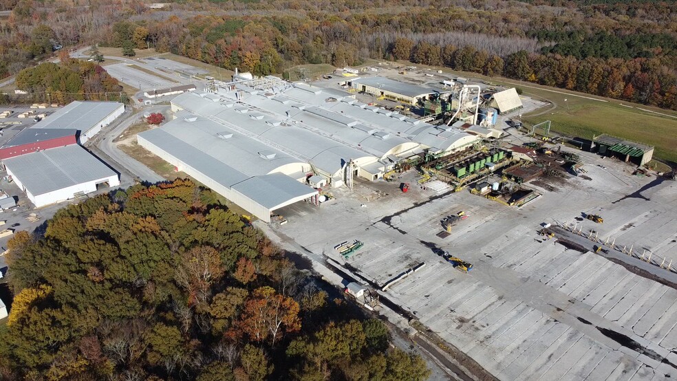 634 Davis St, Emporia, VA à louer - Vidéo sur l’inscription commerciale - Image 3 de 15