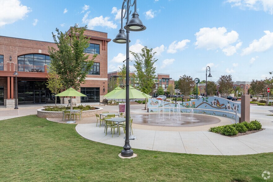 2285 Wisteria Dr, Snellville, GA à louer - Photo du bâtiment - Image 2 de 36