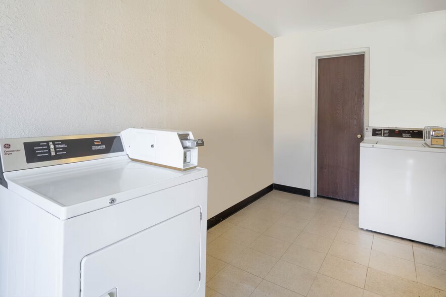 1710 Harrison Dr, Evanston, WY à vendre - Photo du bâtiment - Image 3 de 8