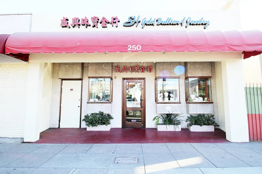 250 E Garvey Ave, Monterey Park, CA à vendre - Photo du bâtiment - Image 3 de 13