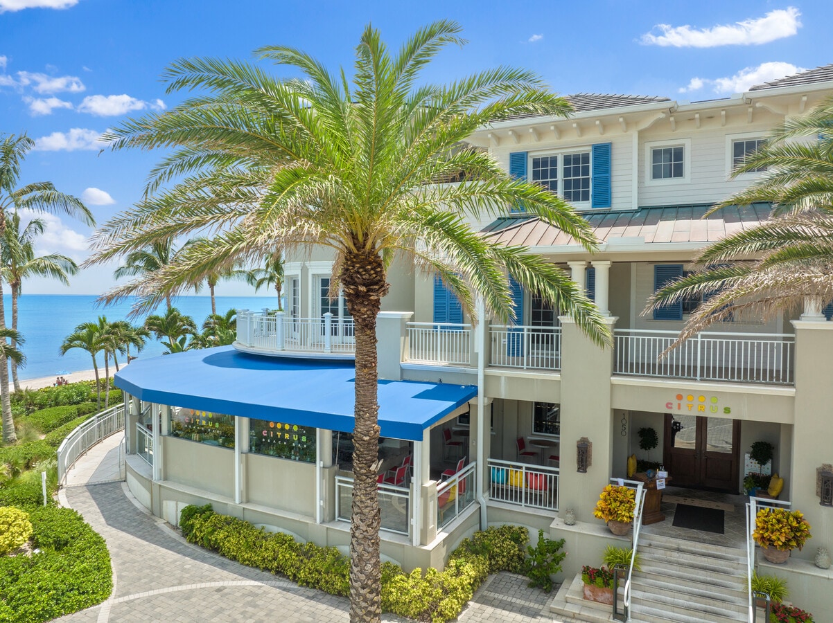 1050 Easter Lily Ln, Vero Beach, FL 32963 - Unit 1050 - - Interior Photo - Image 2 of 15