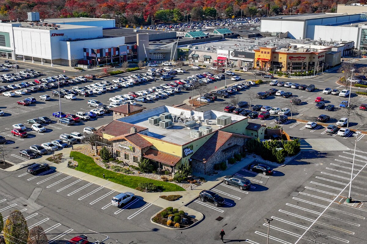 1715 Sunrise Hwy, Bay Shore, NY à vendre Photo du bâtiment- Image 1 de 1