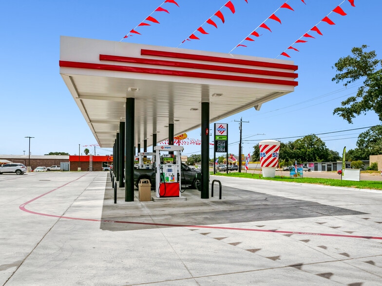 1910 E Main St, Alice, TX for sale - Building Photo - Image 2 of 27
