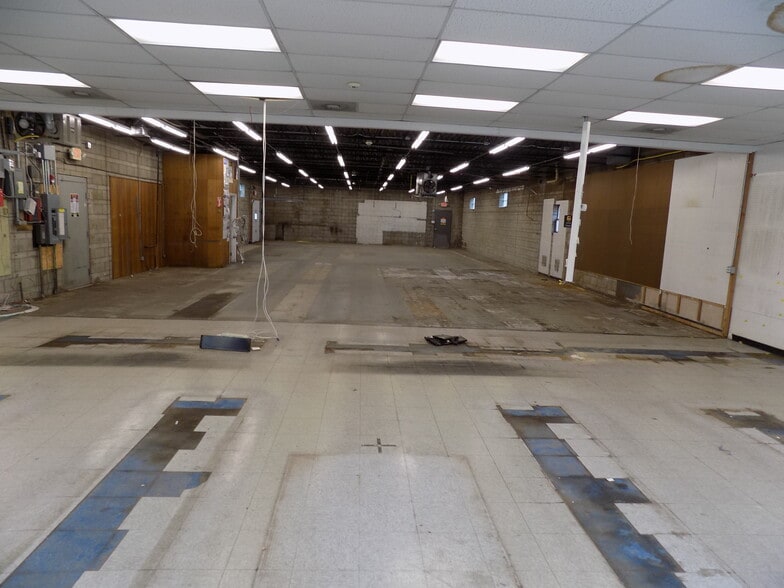 790 Farmington Ave, Bristol, CT for sale - Building Photo - Image 2 of 9