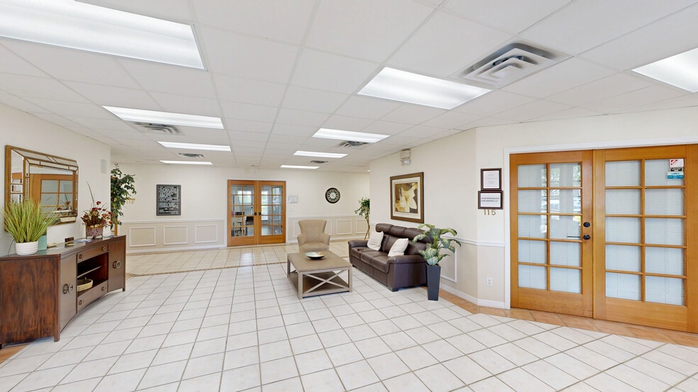 145 NW Central Park Plz, Port Saint Lucie, FL for lease - Matterport 3D Scan - Image 2 of 15