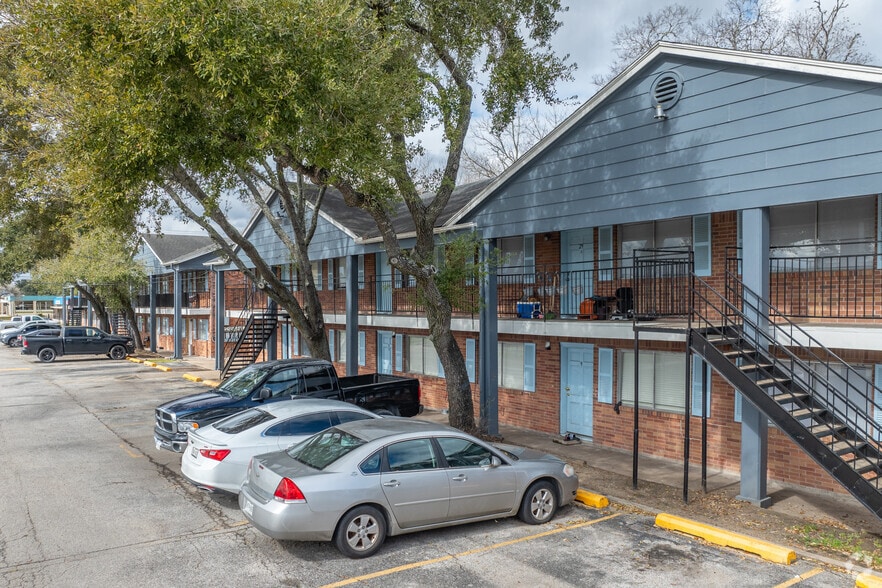 2550 S Bypass 35, Alvin, TX for sale - Building Photo - Image 2 of 21