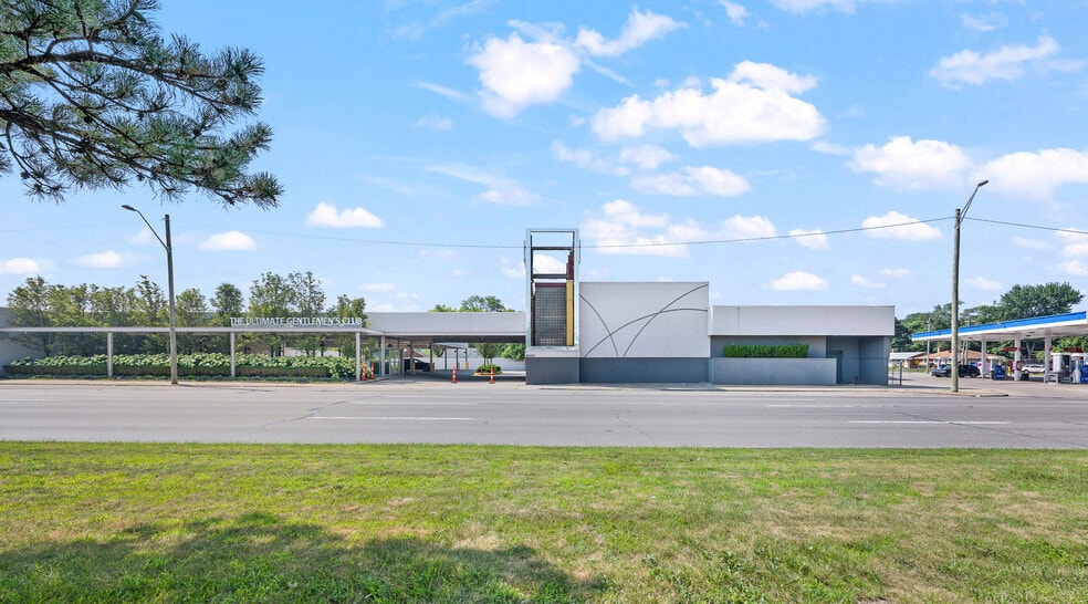 21413 W 8 Mile Rd, Detroit, MI for sale - Building Photo - Image 3 of 36