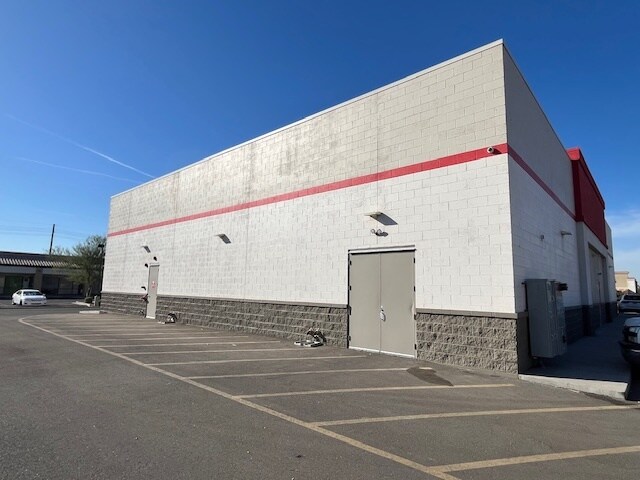 5051 N 83rd Ave, Glendale, AZ à louer - Photo du bâtiment - Image 3 de 6