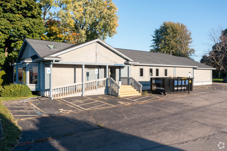 Vente au détail dans Webster, NY à vendre - Photo principale - Image 1 de 1