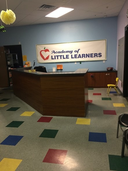 7511 N Cimarron Rd, Las Vegas, NV à vendre - Photo du bâtiment - Image 3 de 23