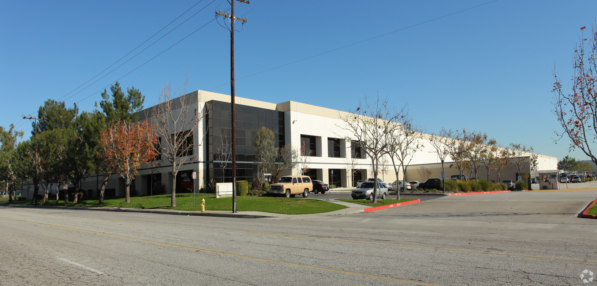 15614-15620 Shoemaker Ave, Santa Fe Springs, CA à louer Photo du bâtiment- Image 1 de 12