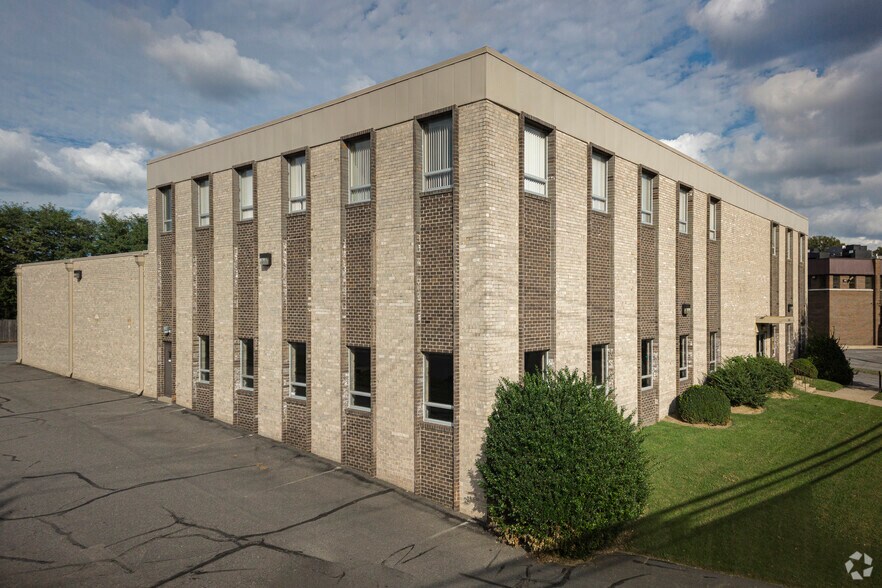 5261-5263 Port Royal Rd, Springfield, VA à louer - Photo du bâtiment - Image 2 de 5