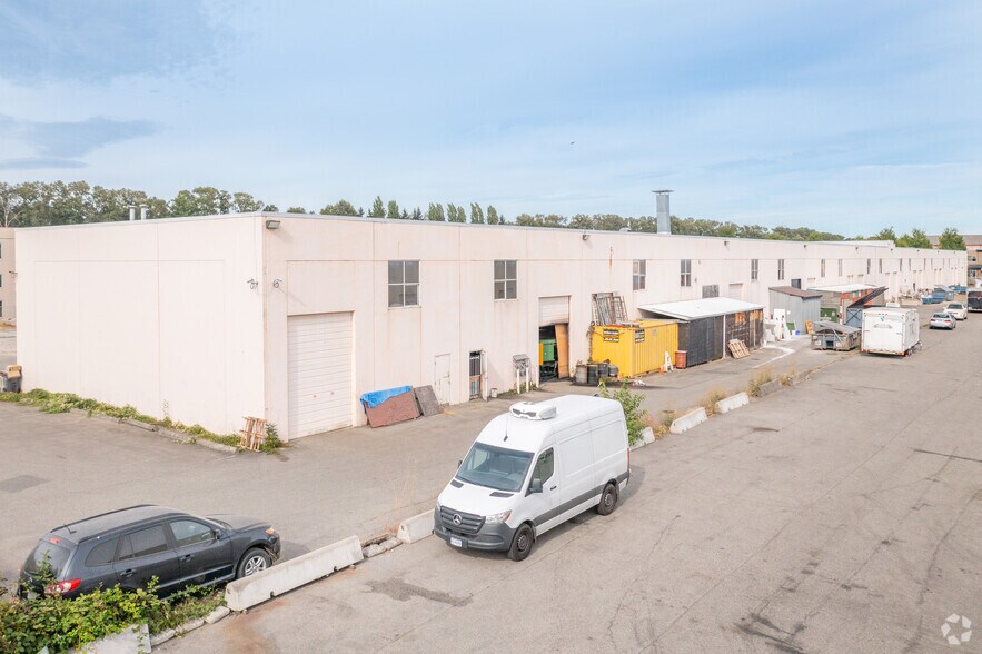 1851 Savage Rd, Richmond, BC à louer - Photo du bâtiment - Image 2 de 5