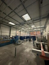 Flex in La Courneuve for lease Interior Photo- Image 1 of 1