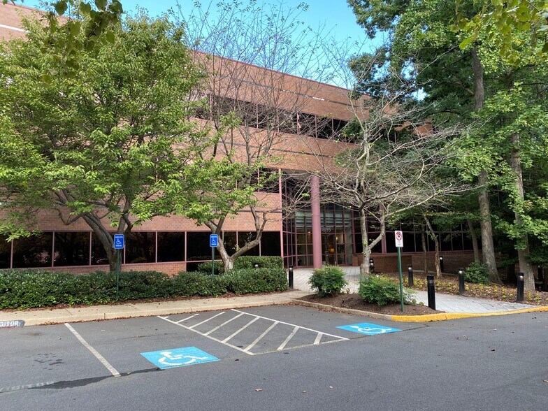 1895 Preston White Dr, Reston, VA for sale - Building Photo - Image 1 of 4