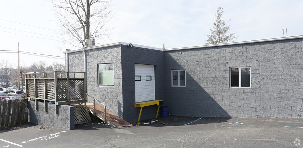 104 Bellerose Ave, East Northport, NY for lease - Building Photo - Image 2 of 7