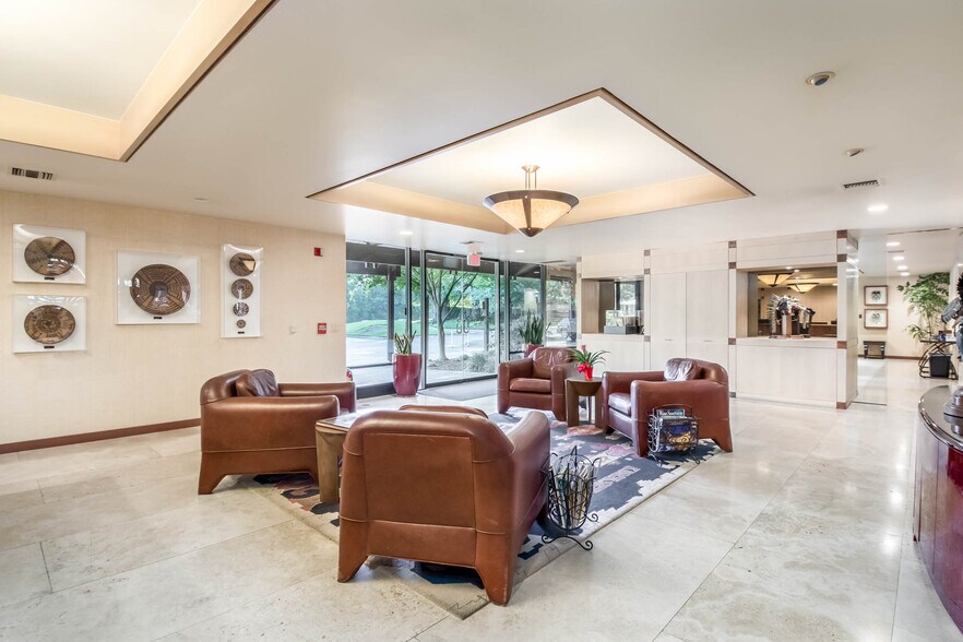 400 University Ave, Sacramento, CA à vendre - Photo du bâtiment - Image 2 de 9