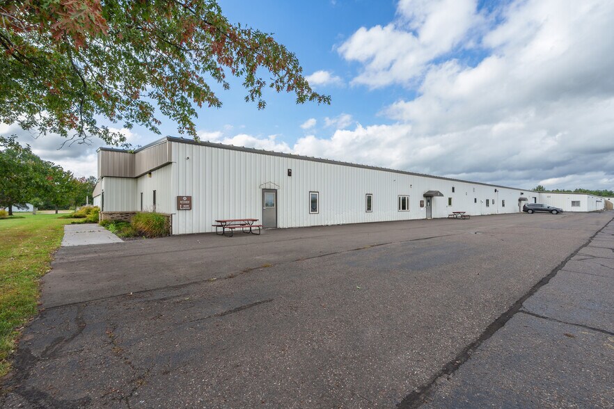W4146 2nd St, Glen Flora, WI à vendre - Photo du bâtiment - Image 3 de 38