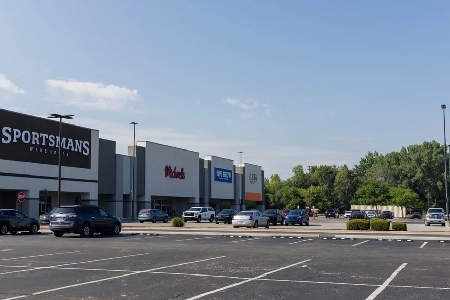 905-975 N Green St, Brownsburg, IN for lease - Building Photo - Image 2 of 5