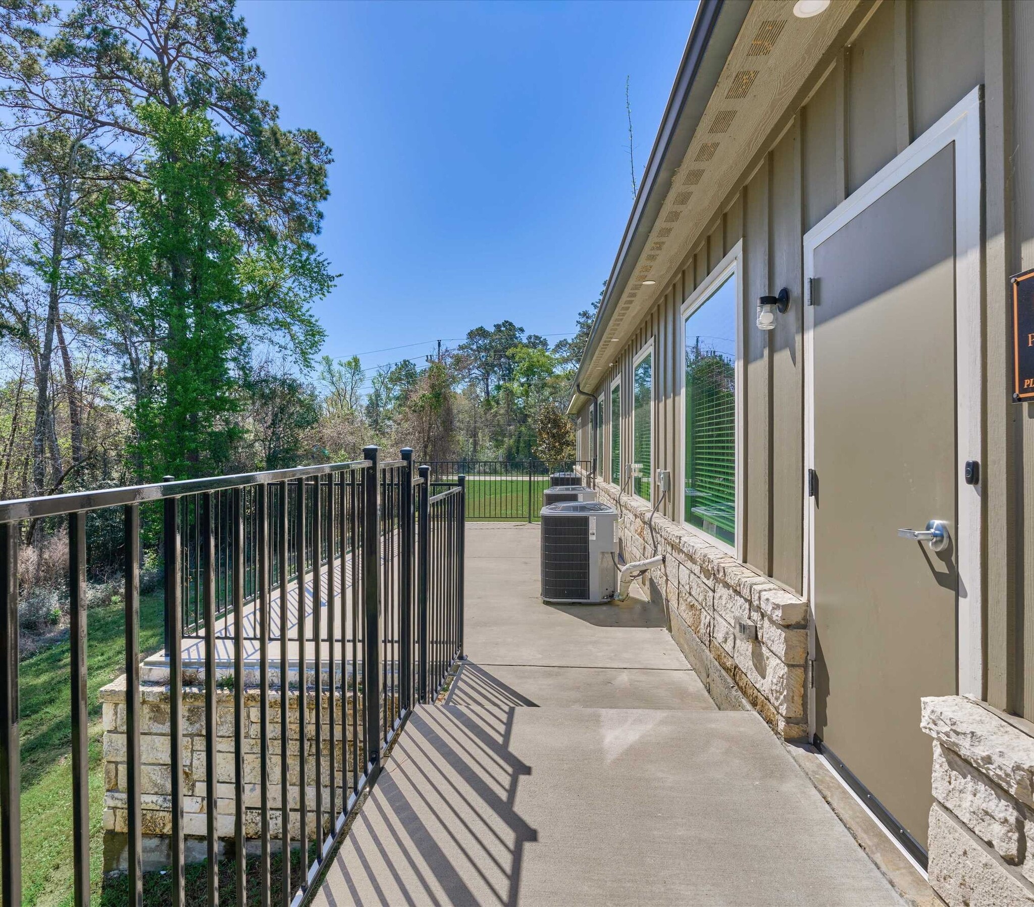 1902 Longmire Road, Conroe, TX for lease Building Photo- Image 1 of 9