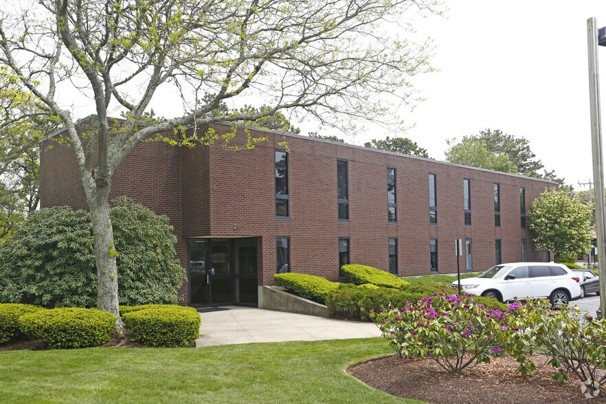 218 W Main St, Hyannis, MA à vendre - Photo du bâtiment - Image 3 de 25
