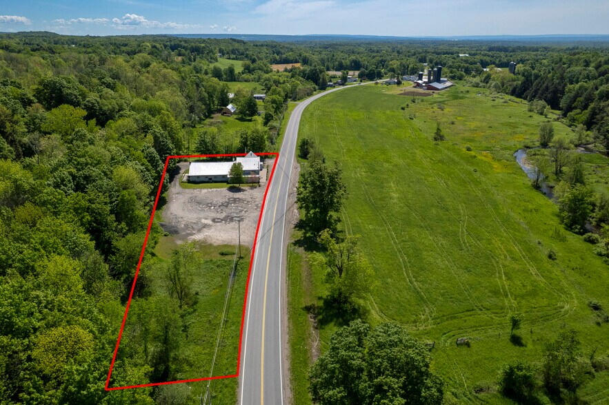 5345 Lee Center Taberg Rd, Lee Center, NY à vendre - Photo du bâtiment - Image 3 de 49