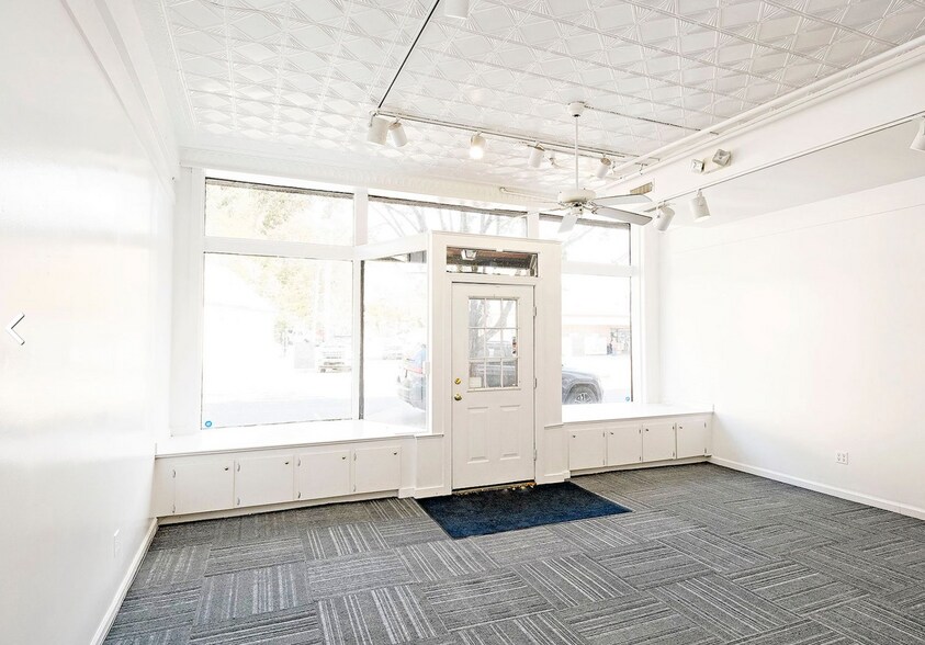 358 Valley St, Scottsville, VA for lease - Interior Photo - Image 2 of 9