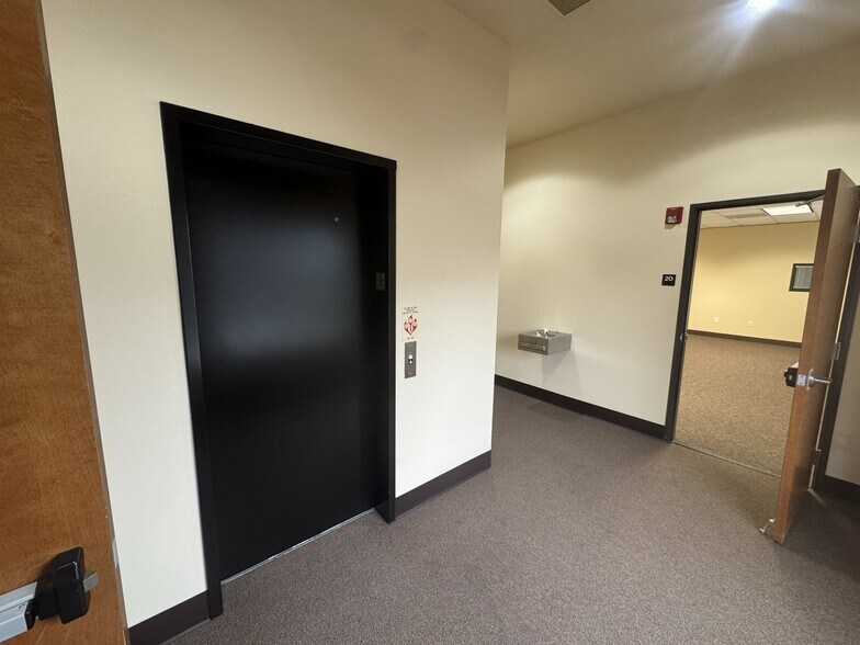 1245 SW 158th Ave, Beaverton, OR à louer - Hall d’entrée - Image 3 de 8