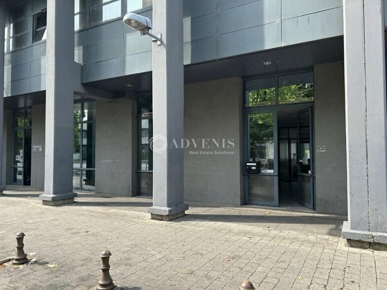 Office in Tours for lease - Building Photo - Image 3 of 8
