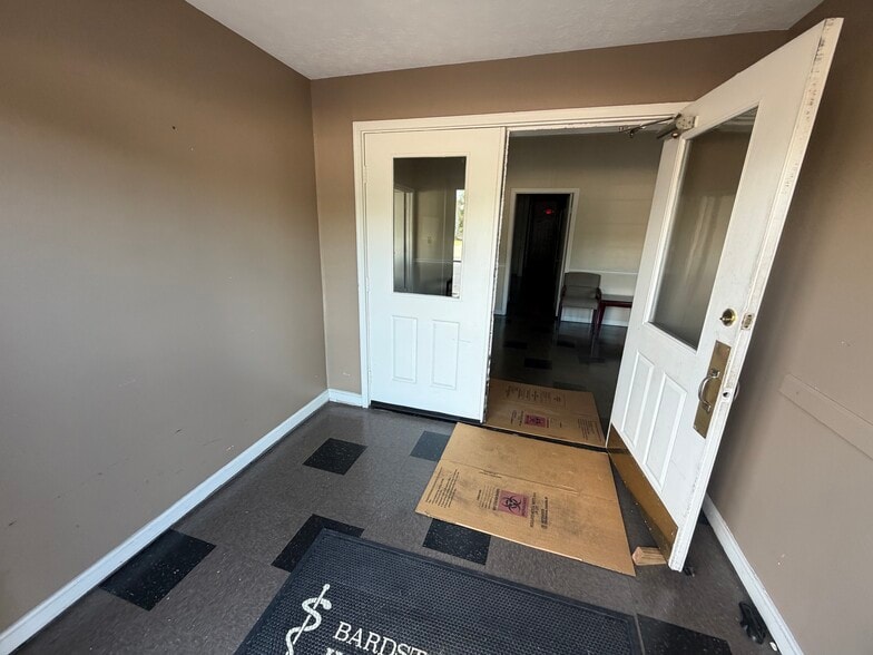 319 Cathedral Manor, Bardstown, KY for lease - Building Photo - Image 3 of 20